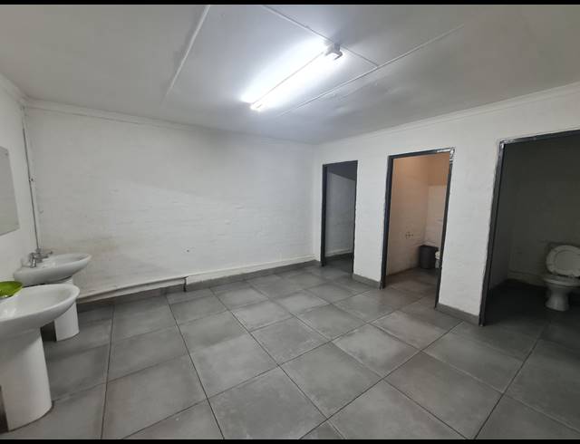 1,100M² WORKSHOP TO LET IN ELANDSFONTEIN